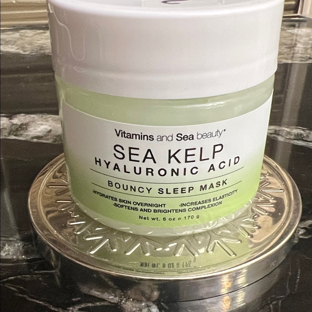Vitamins and Sea Beauty Hyaluronic Acid Bouncy Sea Kelp Sleep Mask